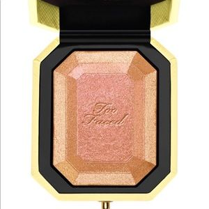 Too Faced Diamond Light Highlighter